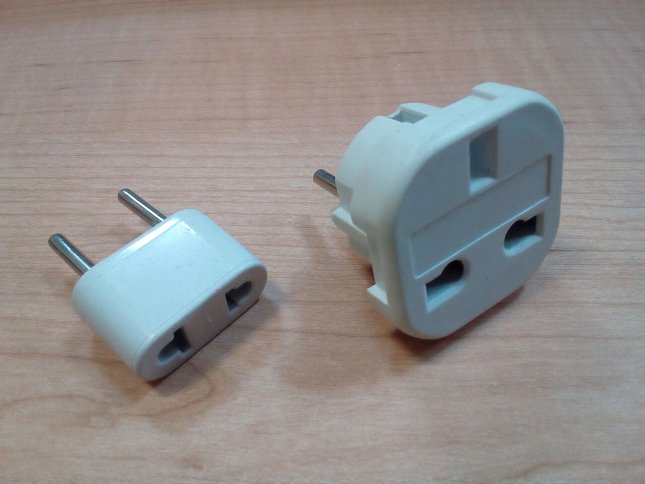 マルタの電圧と変換プラグ2026 — 何を買うべきか